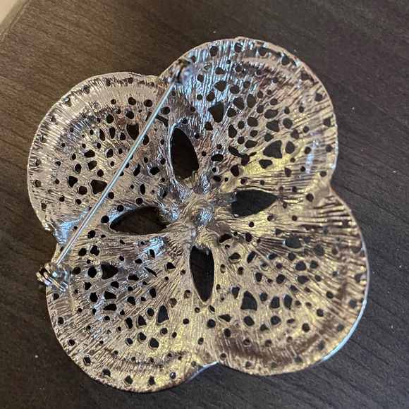 Flower Pin - Picture 3 of 3